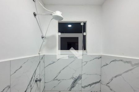 Banheiro de casa à venda com 1 quarto, 21m² em São Lourenço, Niterói