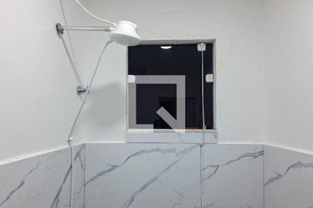 Banheiro de casa à venda com 1 quarto, 21m² em São Lourenço, Niterói