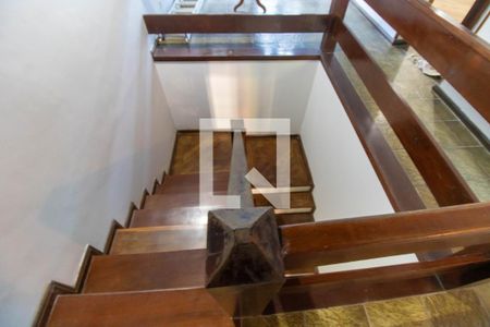 Escada de casa de condomínio à venda com 4 quartos, 336m² em Itaipu, Niterói