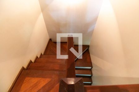 Escada de casa de condomínio à venda com 4 quartos, 336m² em Itaipu, Niterói