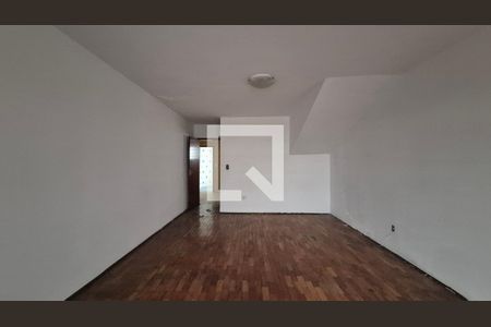 Sala de casa para alugar com 3 quartos, 249m² em Vila Scarpelli, Santo André