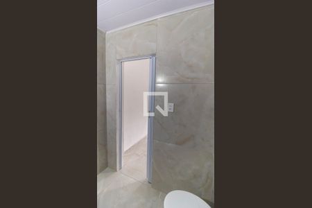 Banheiro de kitnet/studio para alugar com 1 quarto, 21m² em Piratininga, Niterói