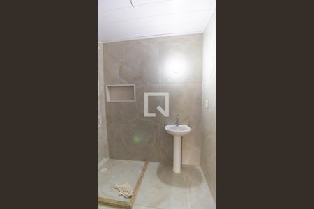 Banheiro de kitnet/studio para alugar com 1 quarto, 21m² em Piratininga, Niterói