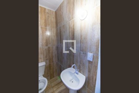 Banheiro de kitnet/studio para alugar com 1 quarto, 21m² em Piratininga, Niterói