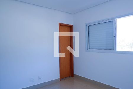 Quarto de casa de condomínio para alugar com 3 quartos, 154m² em Vila Maria, Aparecida de Goiânia