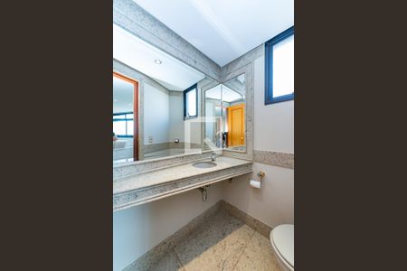 Lavabo de apartamento para alugar com 3 quartos, 170m² em Belvedere, Belo Horizonte