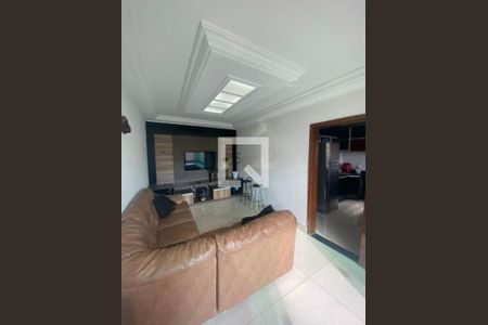 Casa à venda com 3 quartos, 330m² em Vila Lucia Elvira, São Paulo