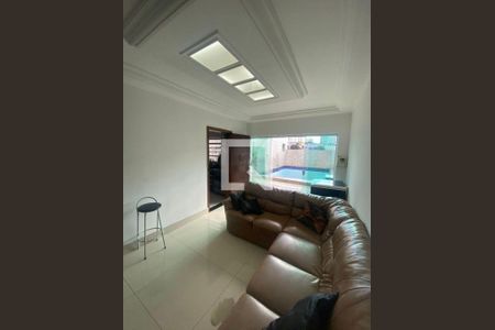 Casa à venda com 3 quartos, 330m² em Vila Lucia Elvira, São Paulo