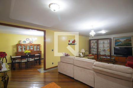 Sala de casa para alugar com 4 quartos, 511m² em Centro, São Gonçalo
