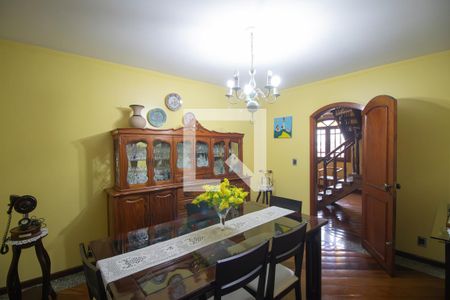 Sala de casa para alugar com 4 quartos, 511m² em Centro, São Gonçalo