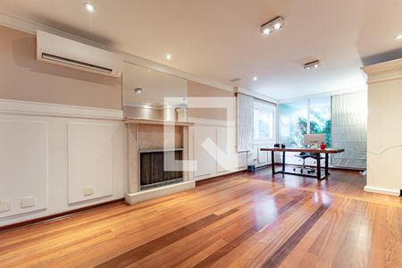 Sala de Estar de casa de condomínio à venda com 4 quartos, 754m² em Morumbi, São Paulo