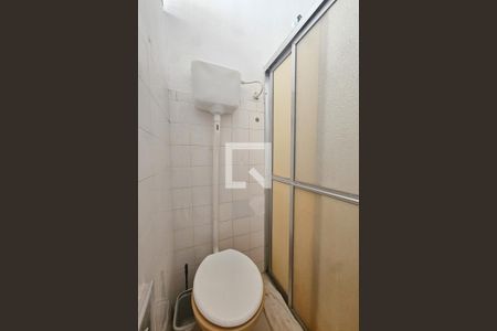 Banheiro de kitnet/studio para alugar com 1 quarto, 12m² em Graça, Salvador