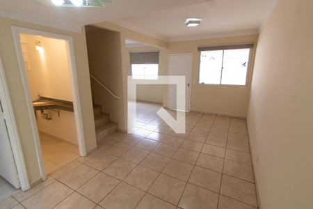 Sala de casa de condomínio para alugar com 3 quartos, 90m² em Bairro das Palmeiras, Campinas