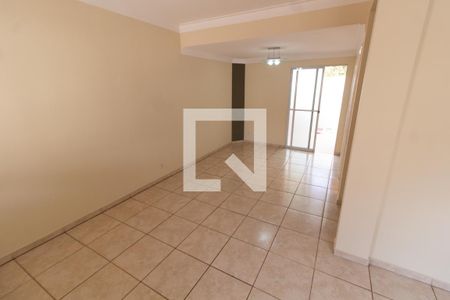 Sala de casa de condomínio para alugar com 3 quartos, 90m² em Bairro das Palmeiras, Campinas