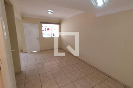 Sala de casa de condomínio para alugar com 3 quartos, 90m² em Bairro das Palmeiras, Campinas