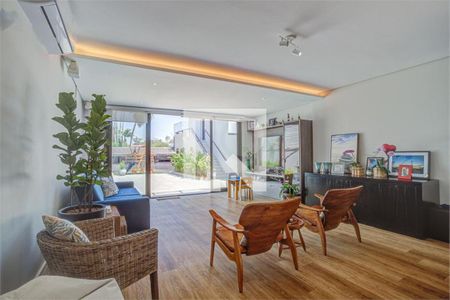 Casa à venda com 4 quartos, 350m² em Granja Julieta, São Paulo