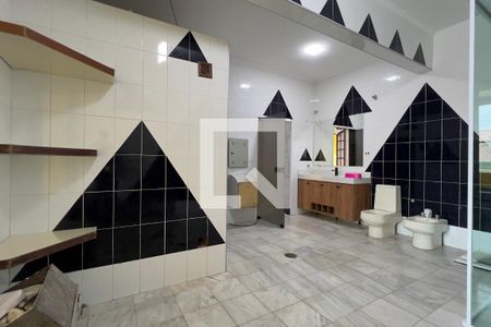 Banheiro da Suíte 1 de casa à venda com 6 quartos, 420m² em Jardim Terezopolis, Guarulhos
