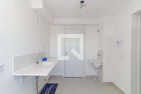 Sala/Cozinha de apartamento à venda com 2 quartos, 32m² em Vila Carmosina, São Paulo