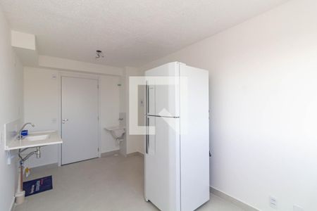 Sala/Cozinha de apartamento à venda com 2 quartos, 32m² em Vila Carmosina, São Paulo