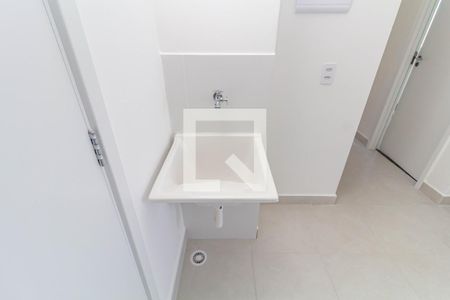 Sala/Cozinha de apartamento à venda com 2 quartos, 32m² em Vila Carmosina, São Paulo