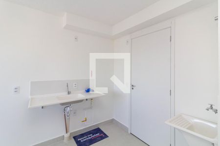 Sala/Cozinha de apartamento à venda com 2 quartos, 32m² em Vila Carmosina, São Paulo