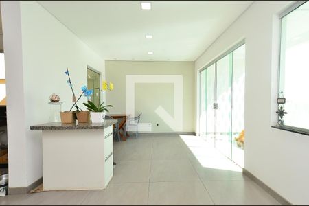 Sala de casa à venda com 3 quartos, 101m² em Fernão Dias, Belo Horizonte