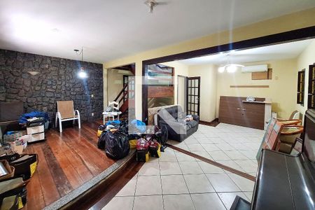 Sala de casa à venda com 4 quartos, 180m² em Itaipu, Niterói
