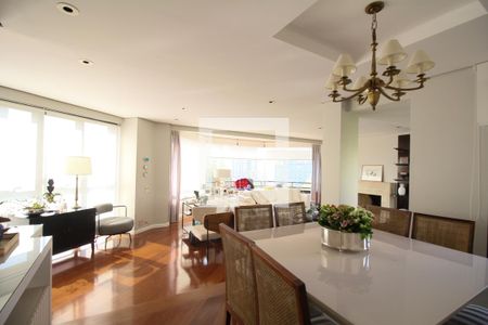 Sala de apartamento à venda com 4 quartos, 200m² em Jardim Fonte do Morumbi, São Paulo