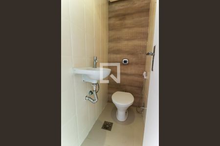 Lavabo de apartamento para alugar com 2 quartos, 73m² em Del Castilho, Rio de Janeiro