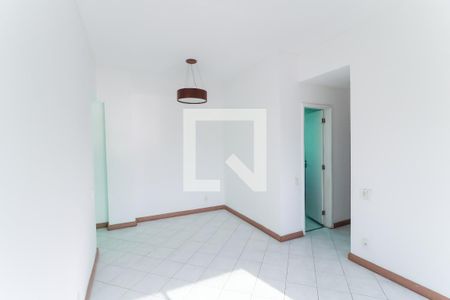 Sala de apartamento para alugar com 2 quartos, 73m² em Del Castilho, Rio de Janeiro