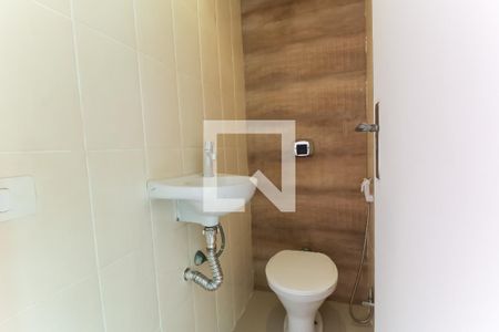 Lavabo de apartamento para alugar com 2 quartos, 73m² em Del Castilho, Rio de Janeiro