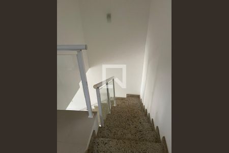 Escada de casa de condomínio para alugar com 2 quartos, 250m² em Vargem Grande, Rio de Janeiro
