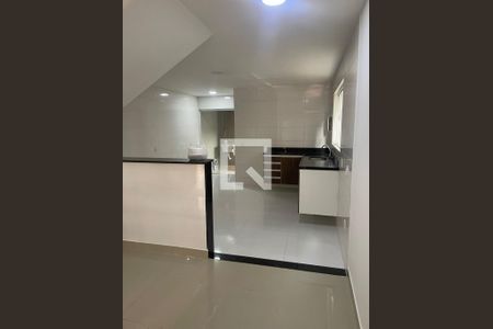 Cozinha de casa de condomínio para alugar com 2 quartos, 250m² em Vargem Grande, Rio de Janeiro