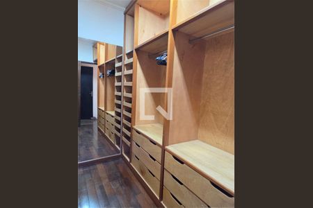 Casa à venda com 3 quartos, 303m² em Chácara Seis de Outubro, São Paulo