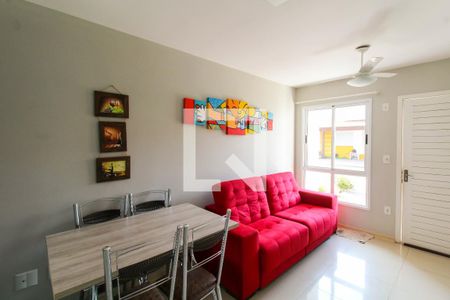 Sala de casa de condomínio à venda com 2 quartos, 51m² em Olaria, Canoas