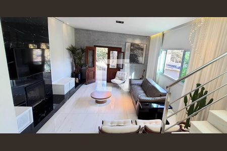 Foto 12 de casa à venda com 5 quartos, 320m² em Vila Alpina, Nova Lima