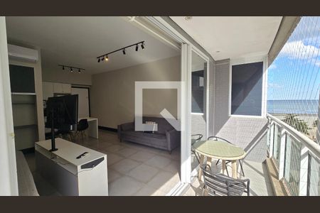 Sala de kitnet/studio para alugar com 1 quarto, 44m² em Gonzaga, Santos