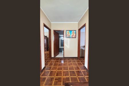 Hall Dormitorios de casa à venda com 4 quartos, 209m² em Parque Erasmo Assunção, Santo André