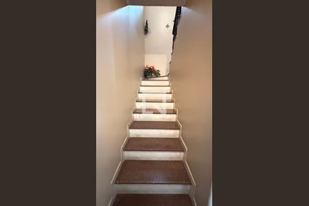 Escada de casa à venda com 4 quartos, 209m² em Parque Erasmo Assunção, Santo André