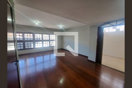 Sala de casa para alugar com 6 quartos, 484m² em Vila Yolanda, Osasco