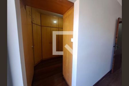 Closet da suíte 1 de casa para alugar com 6 quartos, 484m² em Vila Yolanda, Osasco