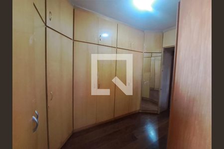 Closet da suíte 1 de casa para alugar com 6 quartos, 484m² em Vila Yolanda, Osasco
