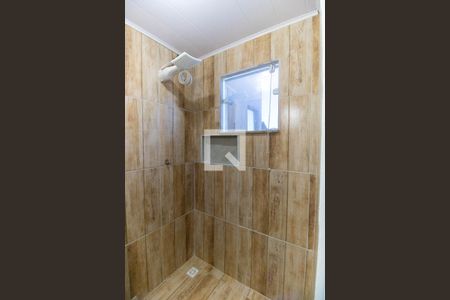 Banheiro de kitnet/studio para alugar com 1 quarto, 23m² em Piratininga, Niterói