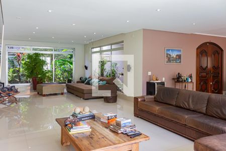 Sala de casa à venda com 6 quartos, 600m² em Bela Aliança, São Paulo