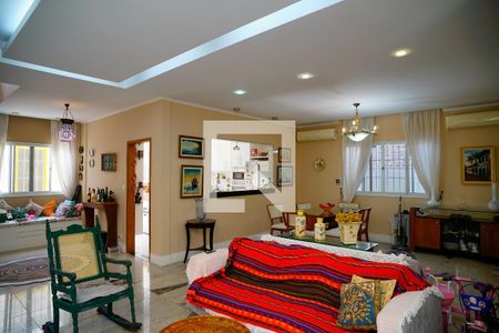 Sala de casa para alugar com 4 quartos, 400m² em Santa Rosa, Niterói