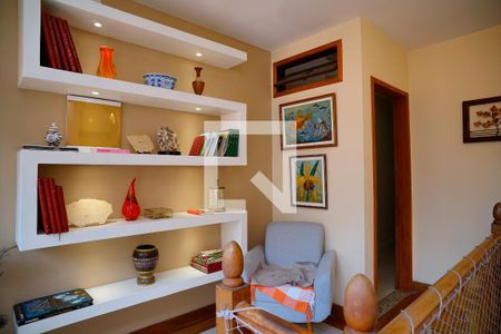 Corredor de casa para alugar com 4 quartos, 400m² em Santa Rosa, Niterói