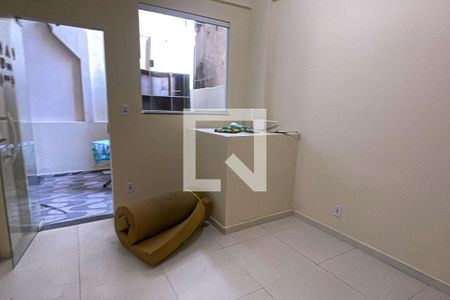 Sala de apartamento para alugar com 1 quarto, 90m² em Chacrinha, Duque de Caxias