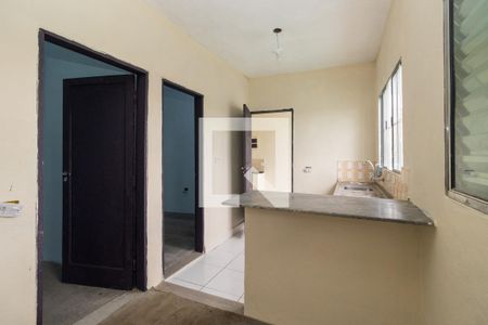 Sala/Cozinha de casa para alugar com 2 quartos, 42m² em Parque dos Bancarios, São Paulo