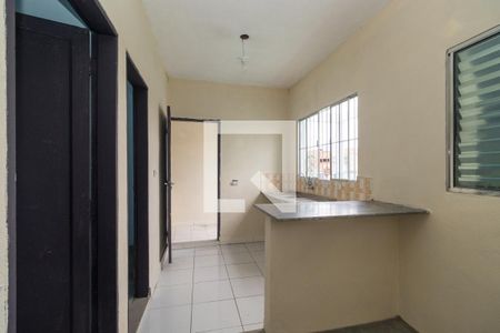 Sala/Cozinha de casa para alugar com 2 quartos, 42m² em Parque dos Bancarios, São Paulo