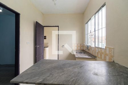 Sala/Cozinha de casa para alugar com 2 quartos, 42m² em Parque dos Bancarios, São Paulo